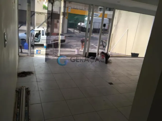 Casa comercial para venda e locação com 367m² no bairro Vila Adyanna