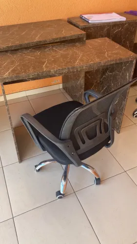 Mesa e cadeira