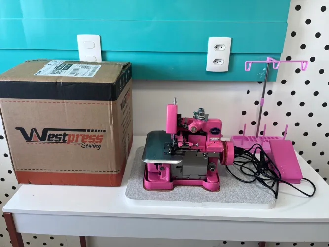 Máquina Costura Overloque Semi Industrial Chinesinha 3 Fios com Motor Acoplado