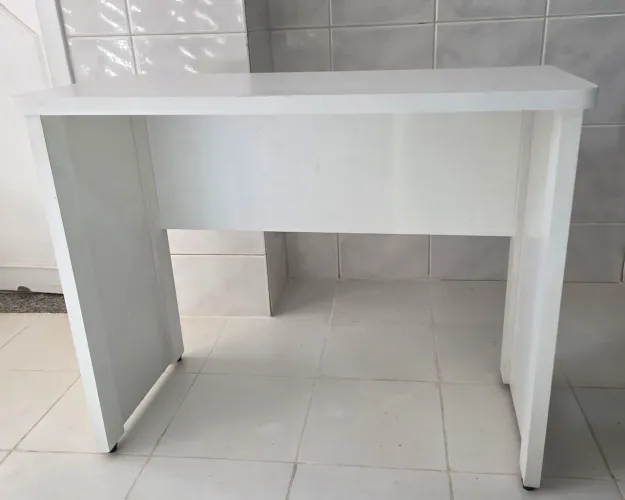 Escrivaninha / Mesa de escritório em MDF
