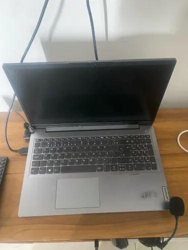 Vendo Notebook Idea Pad 3i roda vários jogos.