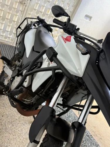 HONDA XRE 300 BRANCA 
