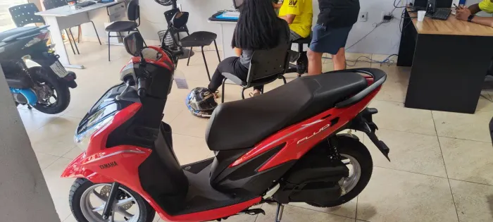 YAMAHA FLUO 125 VERMELHA 2026 Shalon veículos Cariacica