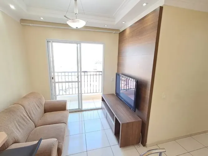 Apartamento semi mobiliado para alugar Centro - 2 quartos, sala com sacada, 01 vaga, lazer
