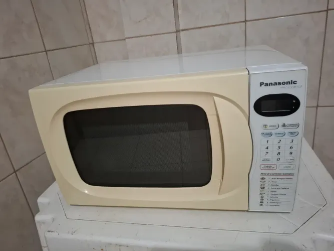 Micro-ondas Panasonic 23 litros impecável