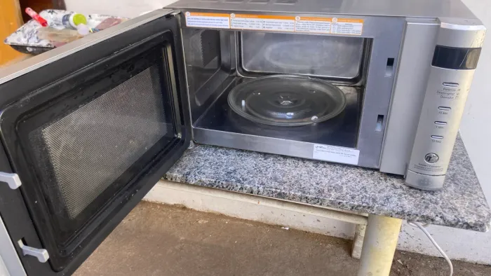  Forno de microondas Fischer 23 l para aproveitamento de peças