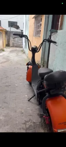 Scooter Gigante única Dona (com capacetes)