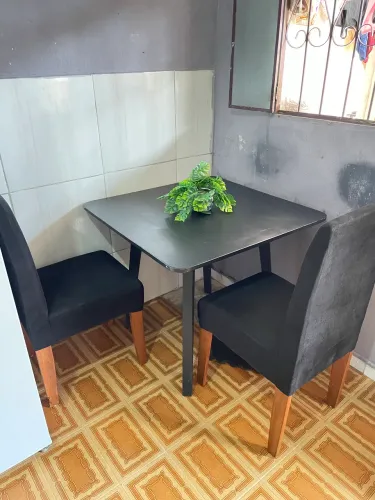 mesa e cadeiras