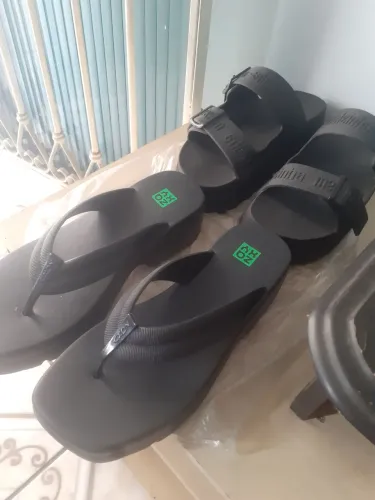 2 pares de sandalias por 60 Reais pra sair rápido numero 38,39