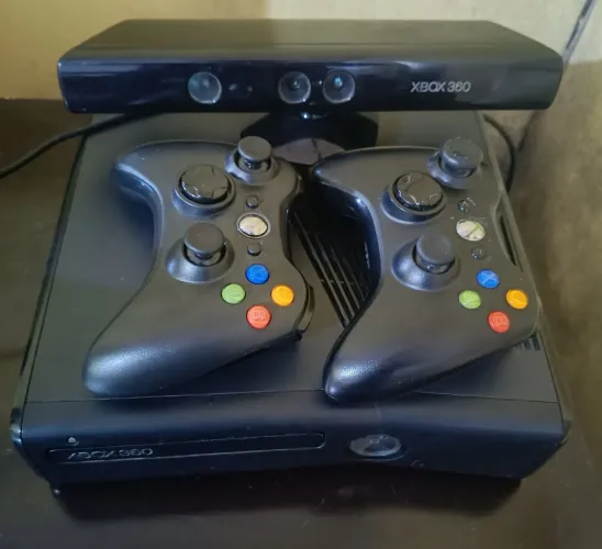 Xbox 360 Com Jogos Incluso + Kinect + 2 Controles ( 1 Novo)