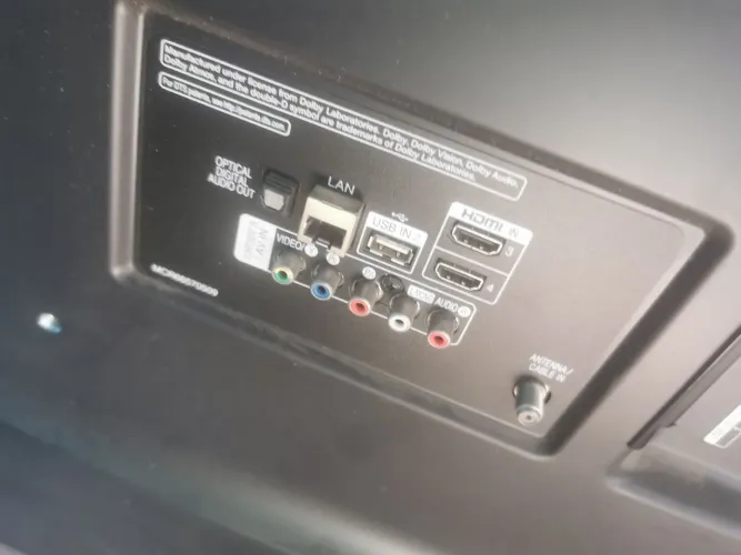 TV lg 75 polegadascom tela trincada.