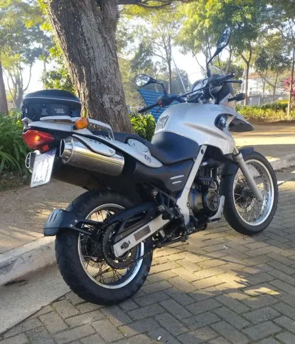 Pegar e andar