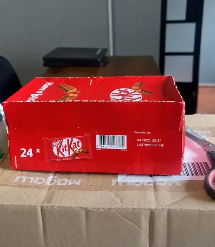 Caixa KitKat Nestlé com 24 Unidades - Nova e Lacrada