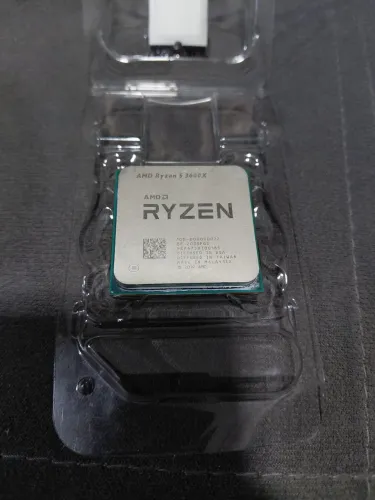 Processador AMD Ryzen 5 3600X 3.8GHz (4.4GHz Turbo) AM4 - Impecável