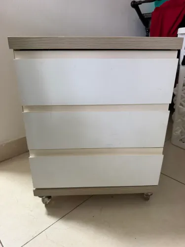 Vendo criado mudo com rodinhas
