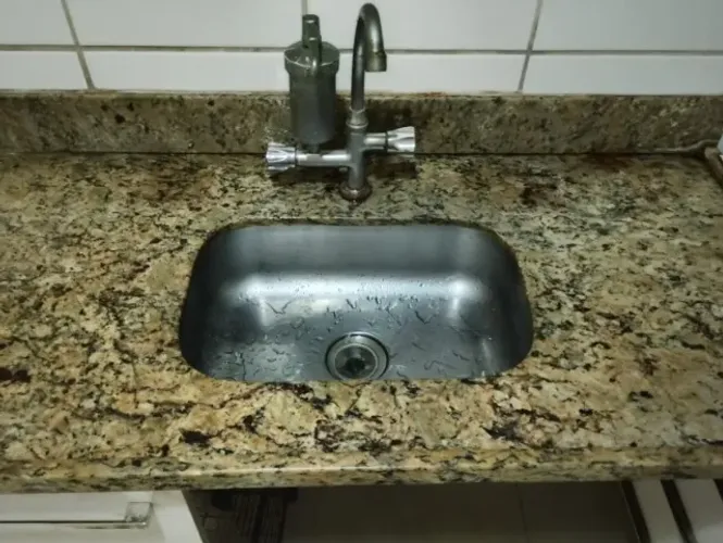 Pia e bancada de cozinha