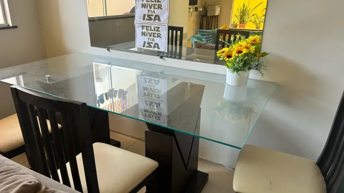 Mesa de Jantar com Tampo de Vidro + 6 Cadeiras
