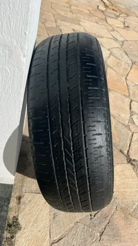 Vendo 1 pneu aro 18