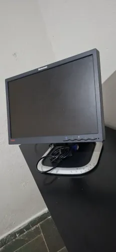 Monitor lenovo thinkvision articulado