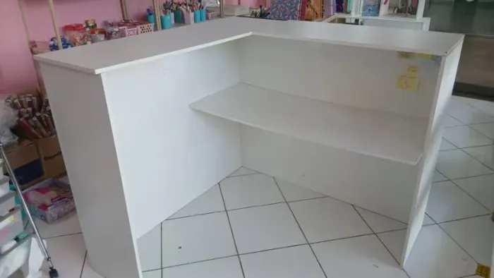 Vende-se balcão para loja, escritório, consultório etc.