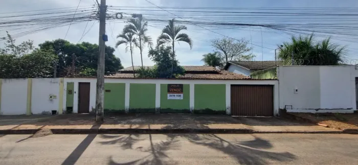 Casa à venda no Setor Parque das Flores - Goiânia