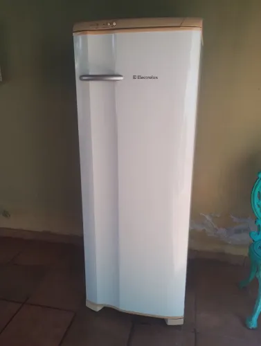 Vendo geladeira usada Electrolux RE-34