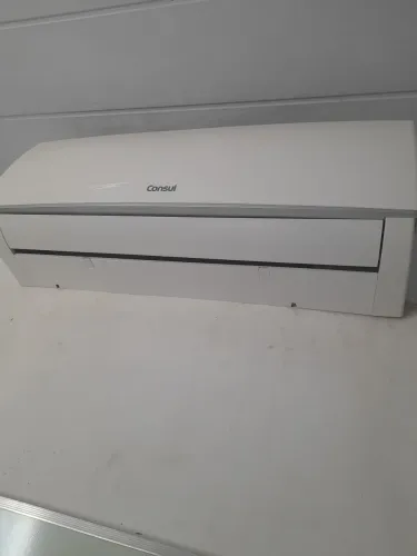 Ar condicionado de 12 usado funcionando  obs pra gelar mais falta um pouco de gás  !