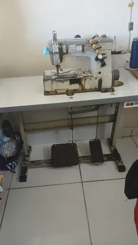 Máquina de Costura Galoneira