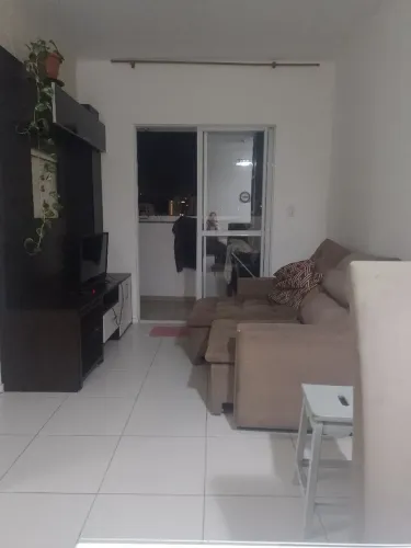 Dividir apartamento com meninas! 