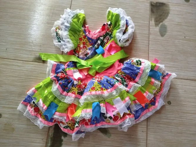 Doa-se roupinha de festa junina.