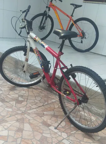Bicicleta feminina, bem Conservada