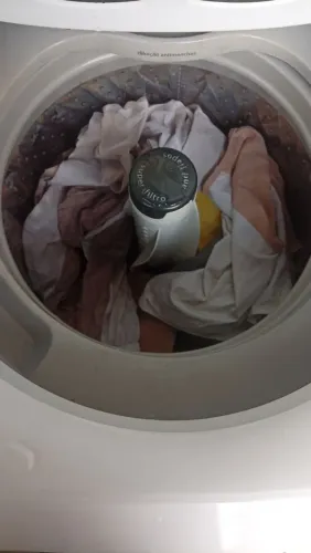 Máquina de lavar roupa Brastemp 220 painel digital na cor branca tem o transformador