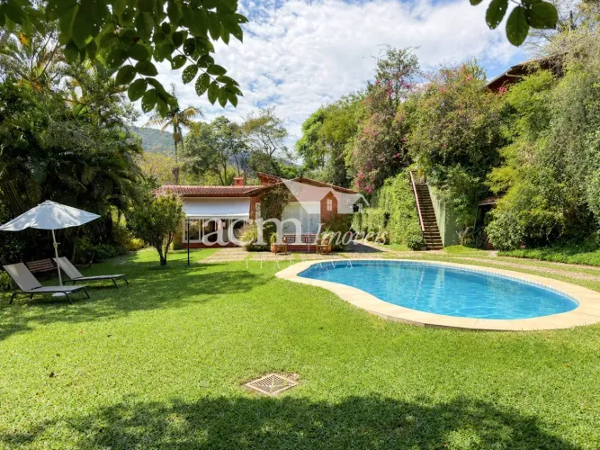 Imóvel para venda possui 2695 metros quadrados com 5 quartos em Itaipava - Petrópolis - RJ