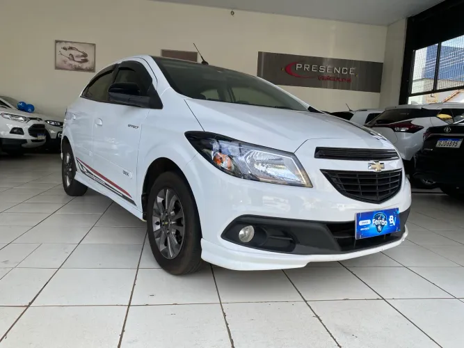 Chevrolet Onix Hatch Effect 1.4 8V Flex Power Mec. 4P 2015
