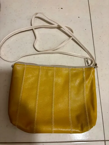 Bolsa amarela tira colo P