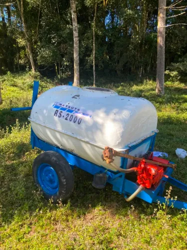 Pulverizador Hatusta 2.000 litros bomba HS 80