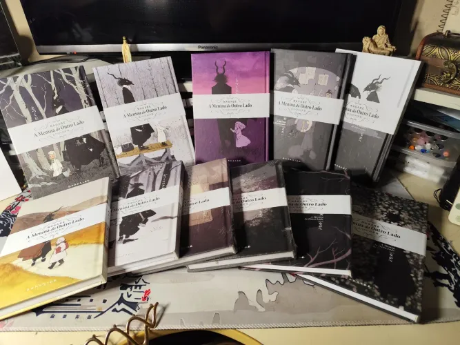 A menina do outro lado (Totsukuni no Sh?jo) completo 11 Volumes