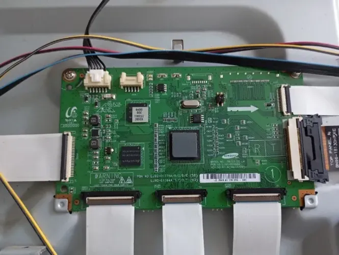 Placa Tcom tv Samsung PL64D8000.