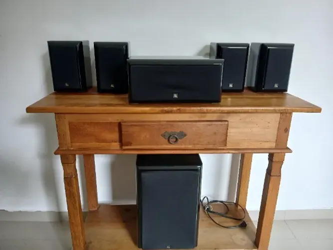 Home Theater 5.1 - marca Acoustic Research AR - HC6