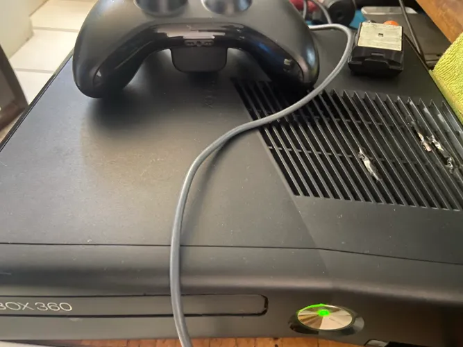 Xbox 360 slim desbloqueado com 70 jogos tudo original