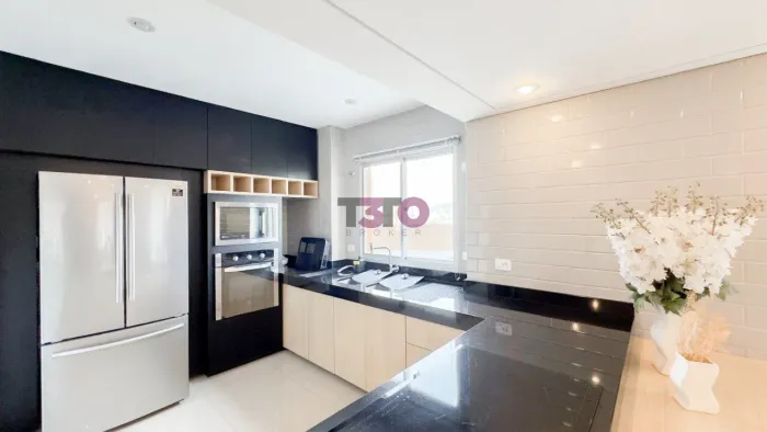 Apartamento à venda, 3 dormitórios, sendo 1 suíte, sacada, R$ 690.000, Cristo Rei, Curitib