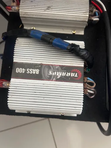 VENDE -SE TARAMPS BASS400