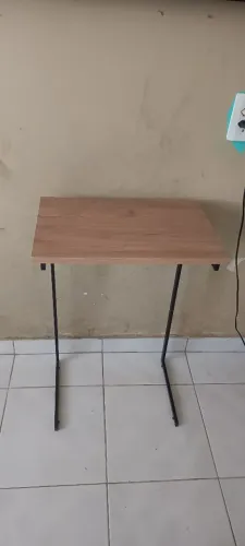 Mesa de Canto Lateral Estilo Industrial para Sofá e Notebook em Metalon e MDP