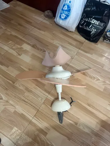 Ventilador de teto rosa