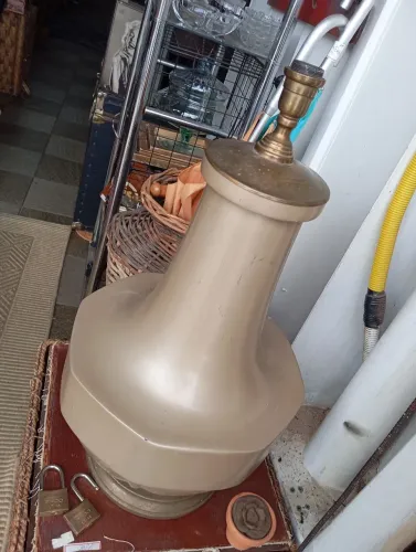 Base de abajur em fibra e metal. Oitavada.