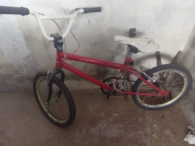 Bicicleta precisando reparos 