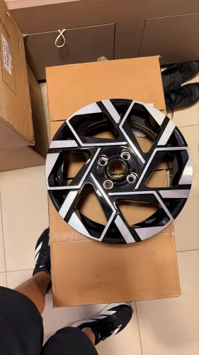 Rodas Hyundai Aro 15 ? Acabamento Premium (Diamantada com Preto)