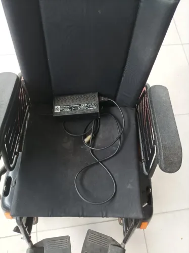 CADEIRA DE RODAS MOTORIZADA