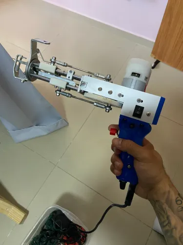 tufting gun e todo o material completo