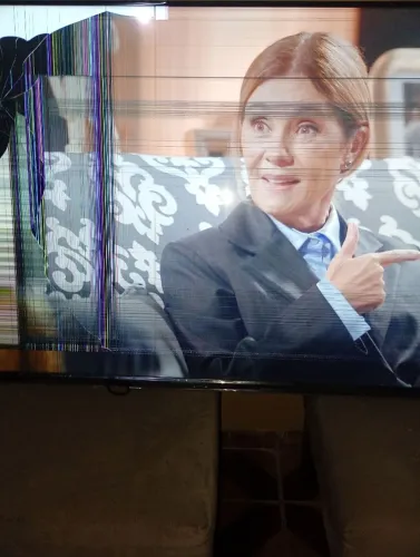 Vende se tv 55 polegadas com tela quebrada ligando 